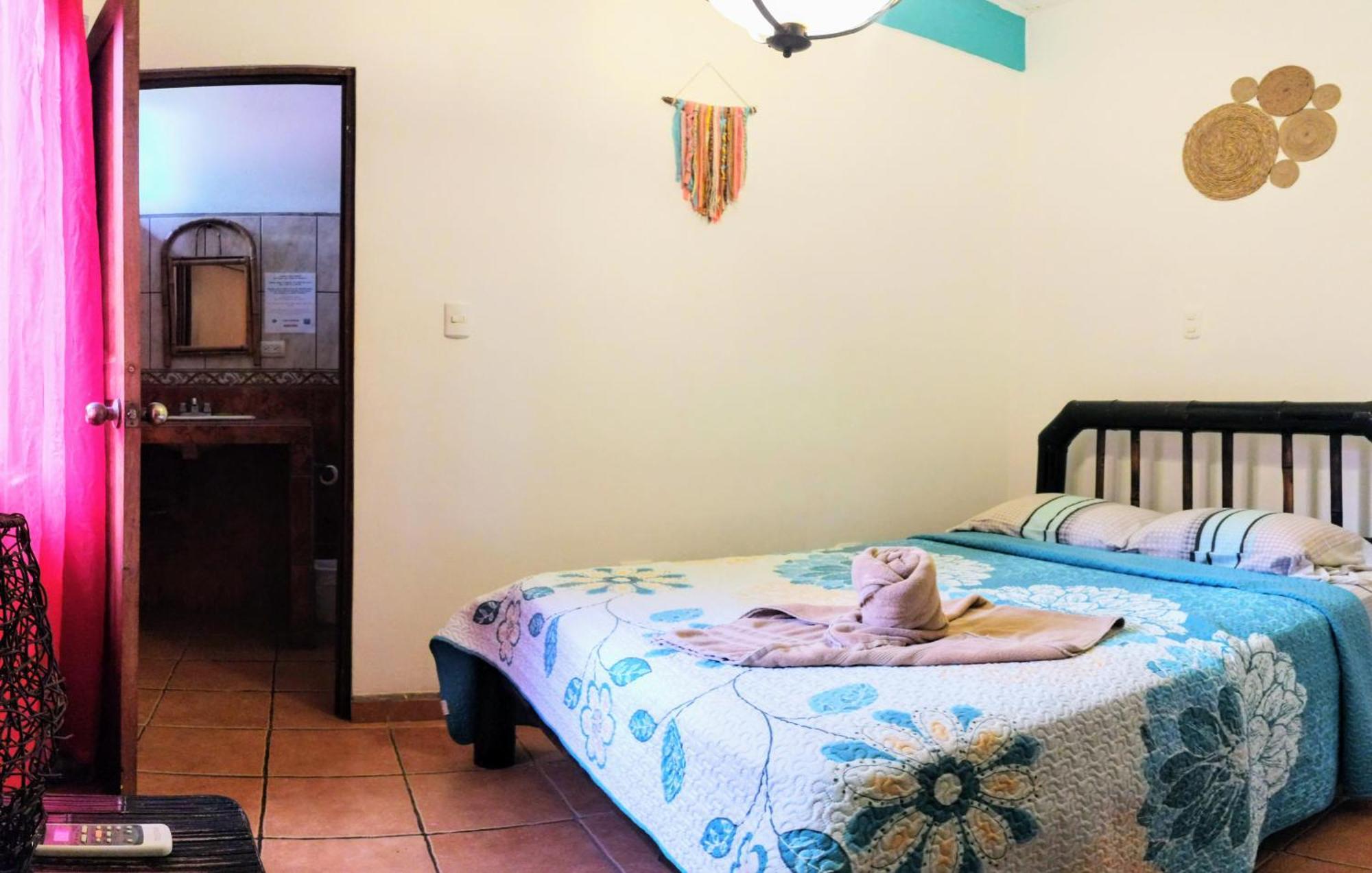 Cool Vibes Beach Hostel Dominical Exterior photo
