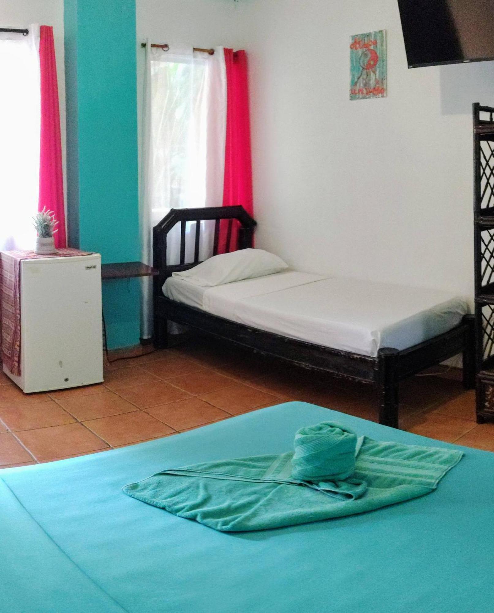 Cool Vibes Beach Hostel Dominical Exterior photo